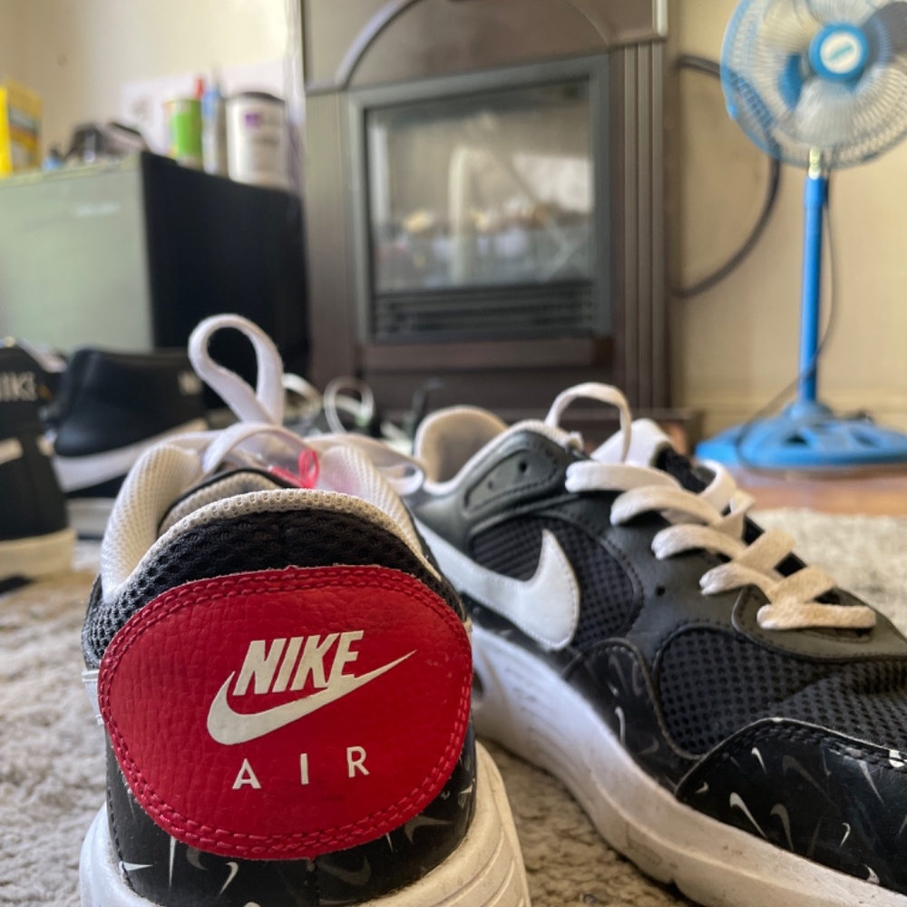 Nike - Picture 4 of 5